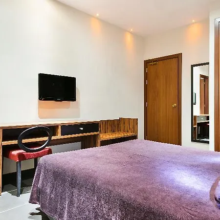 Hotel California 3*